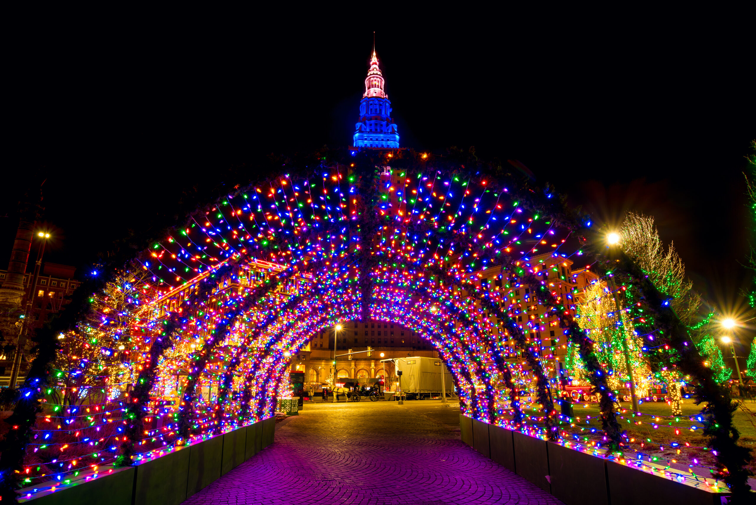 Best Party Bus Christmas Lights Tour Cleveland Ohio