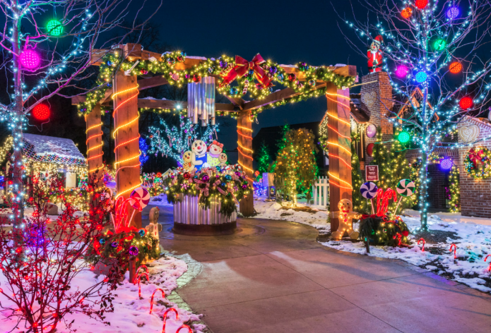 Deck the Hall Stan Hywet Hall Akron holiday lights